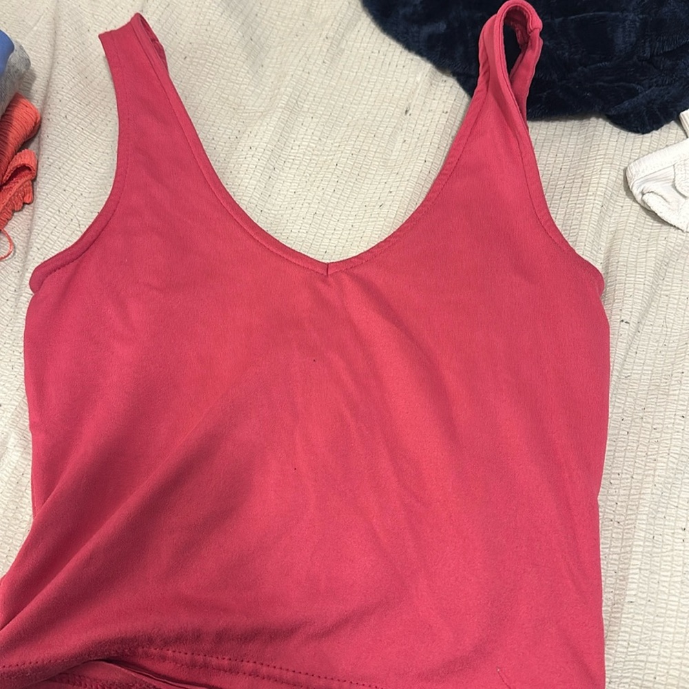 pink tank top